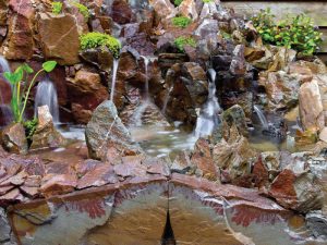 Waterval ontwerp met natuursteen