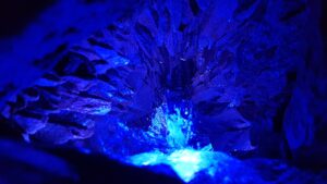 Blauwe grot in waterval